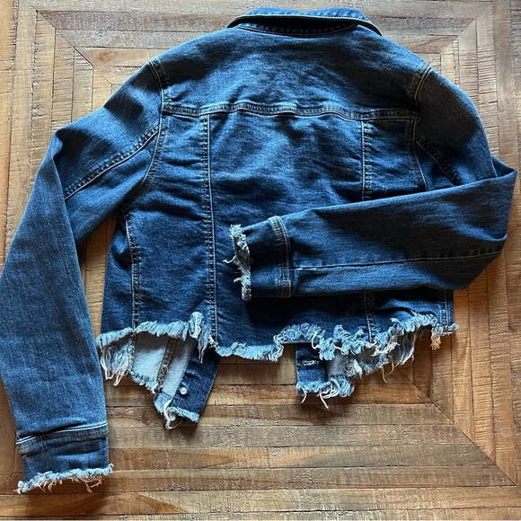 Cropped raw hem denim jean jacket - Picture 4 of 8